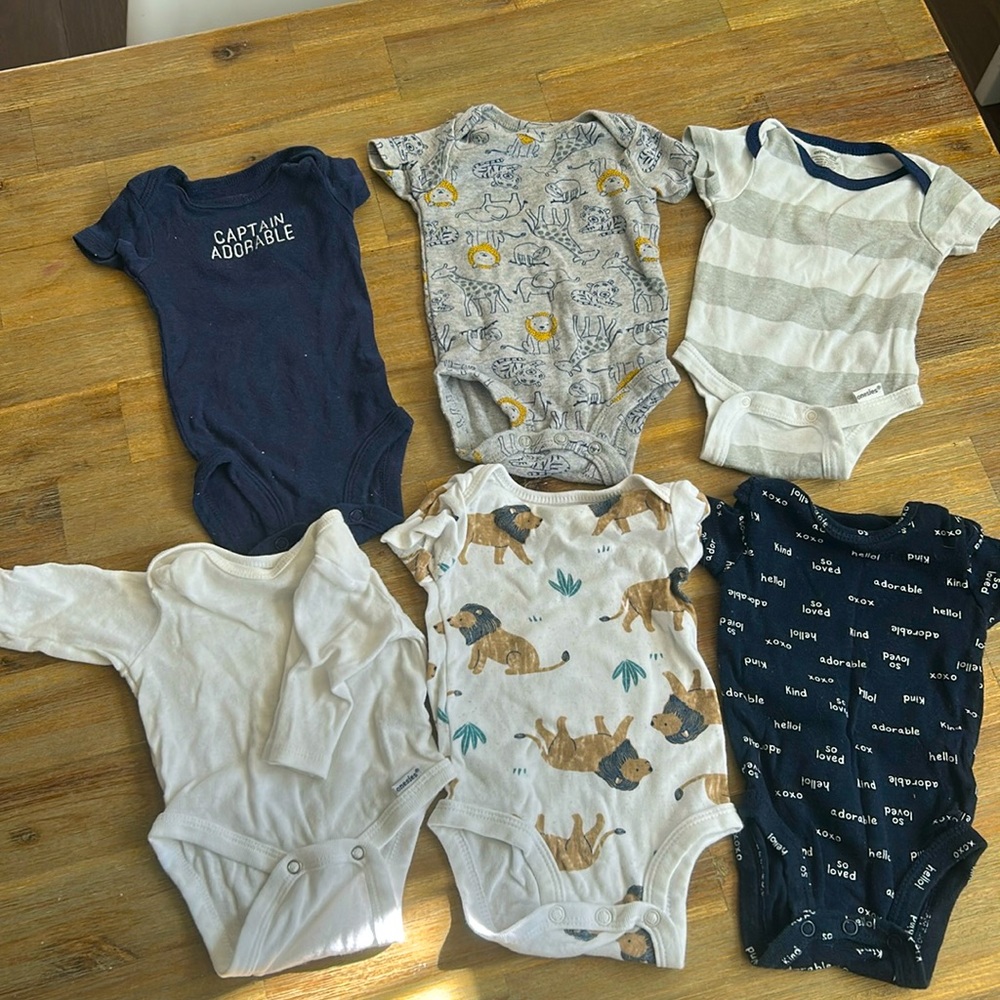 Bundle of 6 newborn onesies